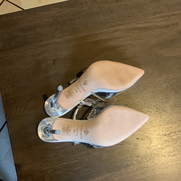 Antonio Melani
Elisha clearVinyl Rhinestone Mules new without box - Picture 7 of 9